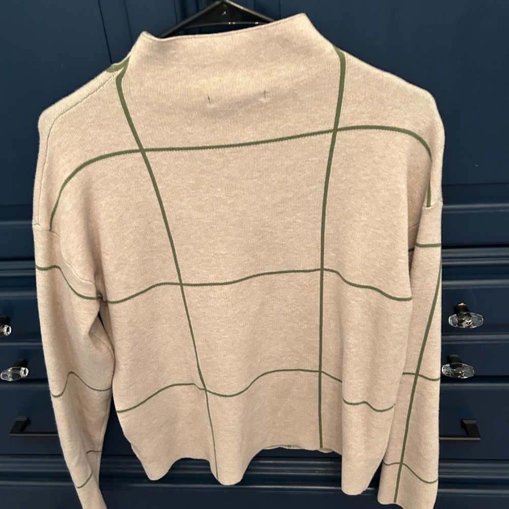Tahari Cream and Green Turtleneck Sweater - Picture 3 of 3